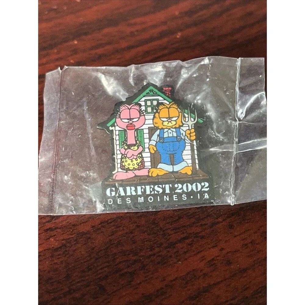 Garfield Garfest 2002 Des Moines Iowa‎ Odie Comic Strip Lapel Hat Pin